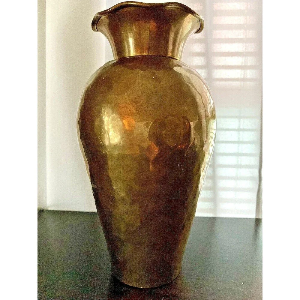 VINTAGE SOLID BRASS HAMMERED VASE 8.5